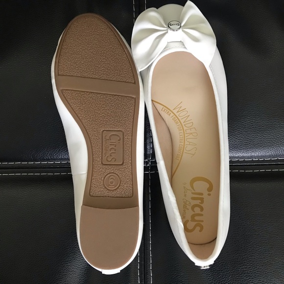 Women’s Carmen Round Toe Flats - Picture 6 of 8
